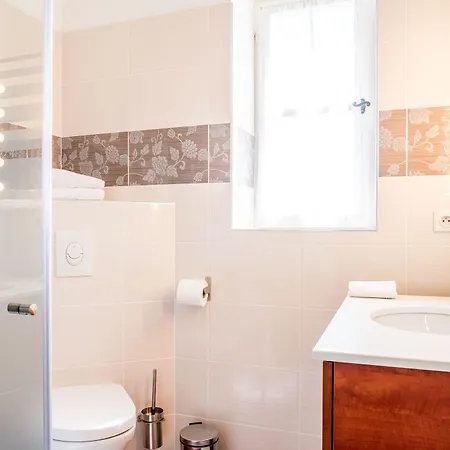 D'hotes Au Vieux Logis Alojamento de Acomodação e Pequeno-almoço *